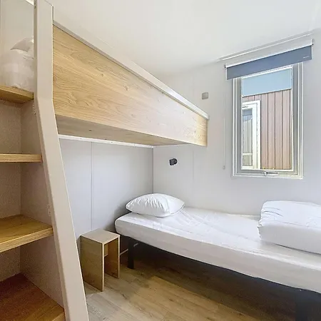 Ferienhaus Mobil-home Confort 4 Pers, A 200m Plage, Terrasse, Piscine Chauffee, Parking, Wi-fi Gratuit - Fr-1-361a-83 *