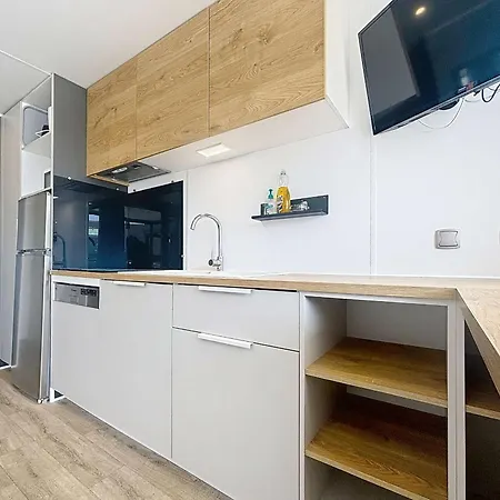 Mobil-home Confort 4 Pers, A 200m Plage, Terrasse, Piscine Chauffee, Parking, Wi-fi Gratuit - Fr-1-361a-83