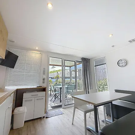 Mobil-home Confort 4 Pers, A 200m Plage, Terrasse, Piscine Chauffee, Parking, Wi-fi Gratuit - Fr-1-361a-83 * Jullouville-les-Pins