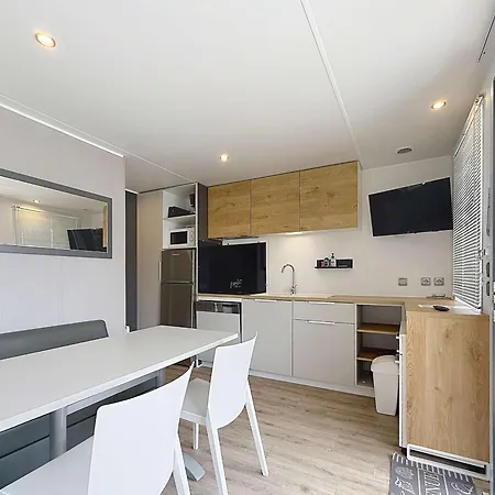 Prázdninový dům Mobil-home Confort 4 Pers, A 200m Plage, Terrasse, Piscine Chauffee, Parking, Wi-fi Gratuit - Fr-1-361a-83 *