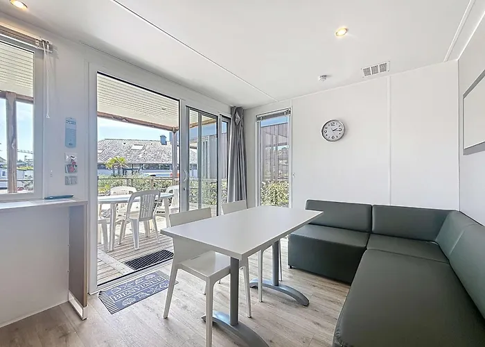 Mobil-home Confort 4 Pers, A 200m Plage, Terrasse, Piscine Chauffee, Parking, Wi-fi Gratuit - Fr-1-361a-83 Ferienhaus