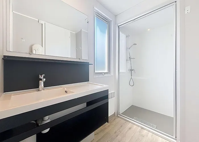 Mobil-home Confort 4 Pers, A 200m Plage, Terrasse, Piscine Chauffee, Parking, Wi-fi Gratuit - Fr-1-361a-83 * 瑞卢维尔莱潘