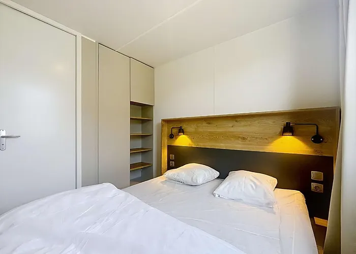 度假居 Mobil-home Confort 4 Pers, A 200m Plage, Terrasse, Piscine Chauffee, Parking, Wi-fi Gratuit - Fr-1-361a-83 *