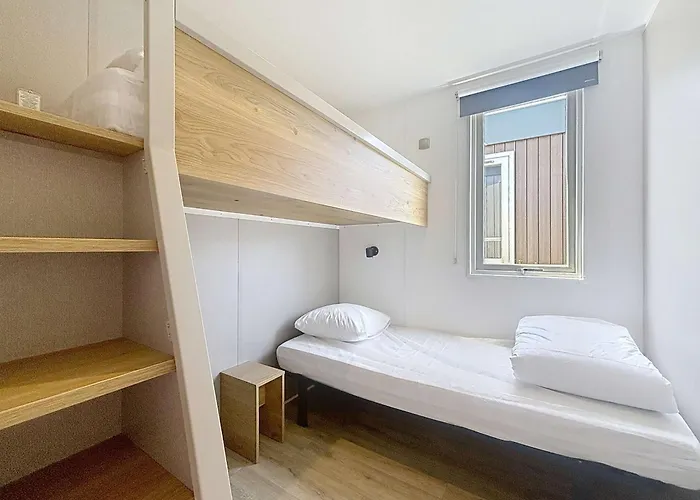 Ferienhaus Mobil-home Confort 4 Pers, A 200m Plage, Terrasse, Piscine Chauffee, Parking, Wi-fi Gratuit - Fr-1-361a-83 *